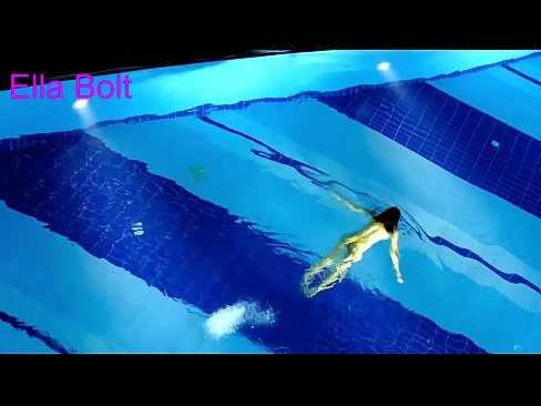 ❤️ Não consigo parar de ver, jovem loira apanhada a nadar nua na piscina da estância balnear ELLA BOLT Porno em pt.porngameshub.ru