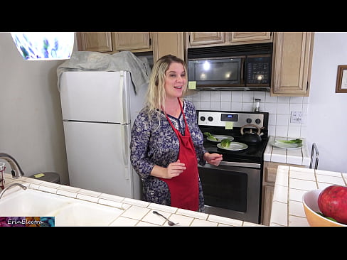 ❤️ A madrasta a ordenhá-lo na cozinha antes do seu encontro Porno em pt.porngameshub.ru